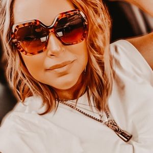 Meet your Posher, Dana